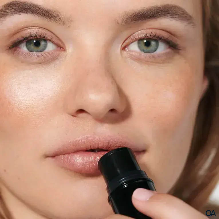 Dr. Hauschka Lip to Cheek Blush Stick - 04 gold